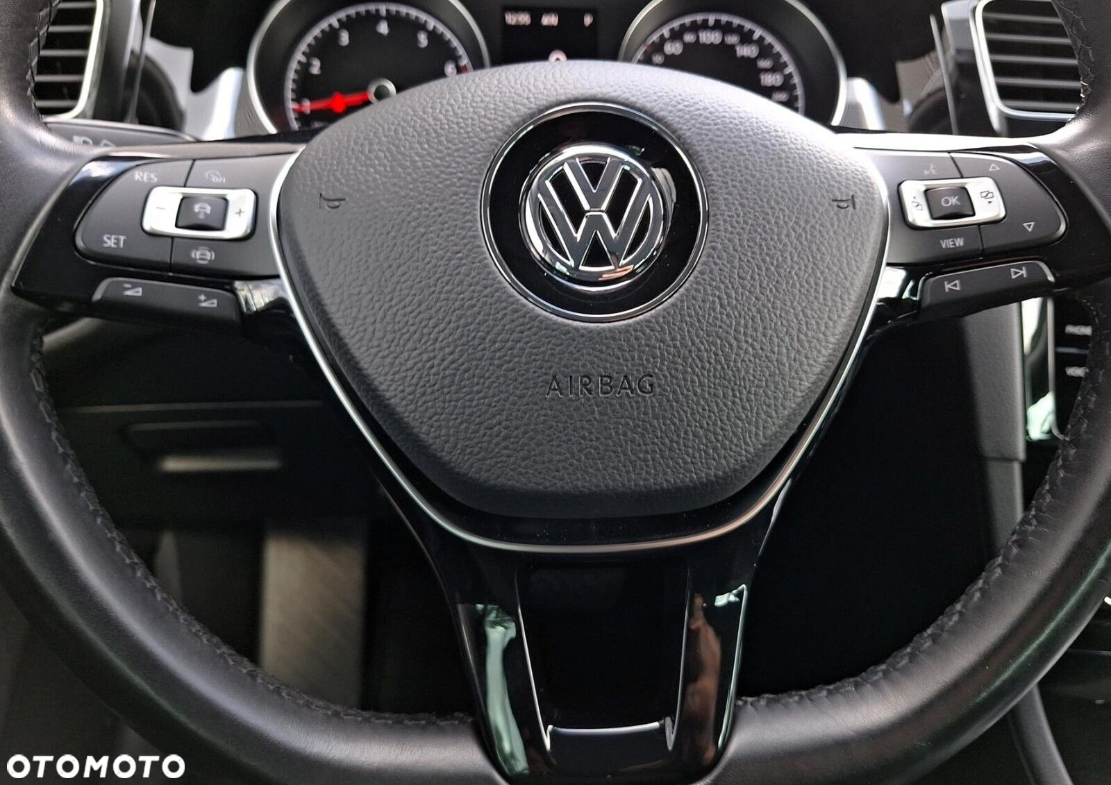 Volkswagen Golf - 22
