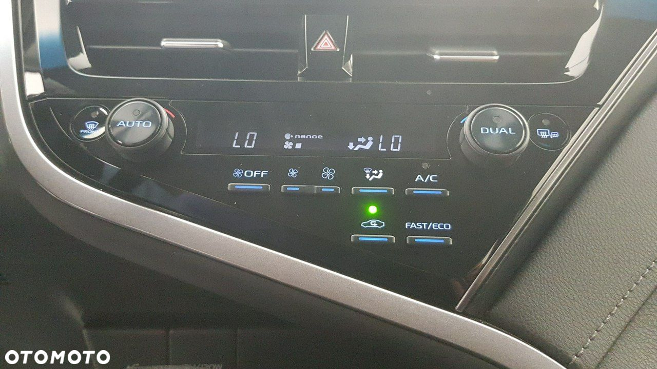 Toyota Camry - 27