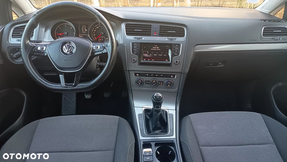 Volkswagen Golf 1.6 TDI BlueMotion Technology Comfortline - 22