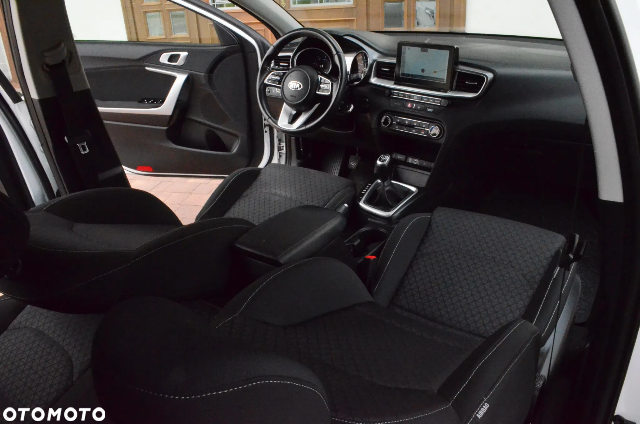 Kia Ceed - 33