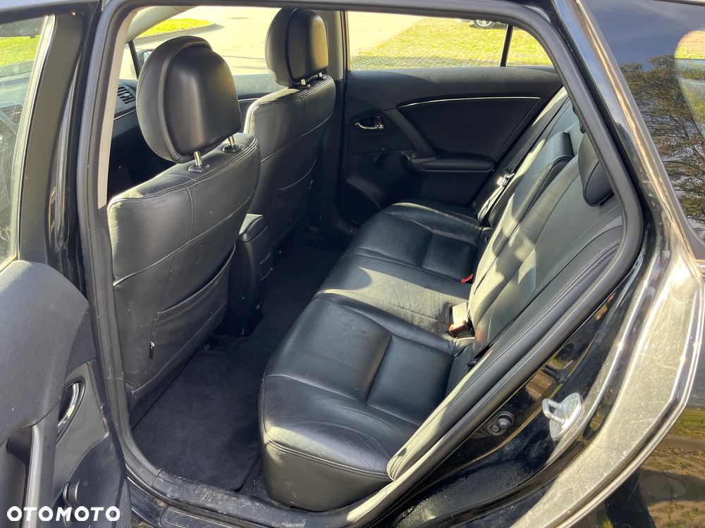 Toyota Avensis Combi 2.0 D-4D Sol - 16