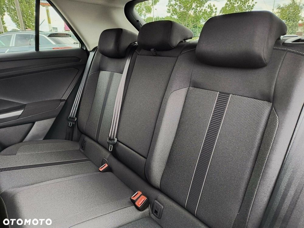 Volkswagen T-Roc - 16