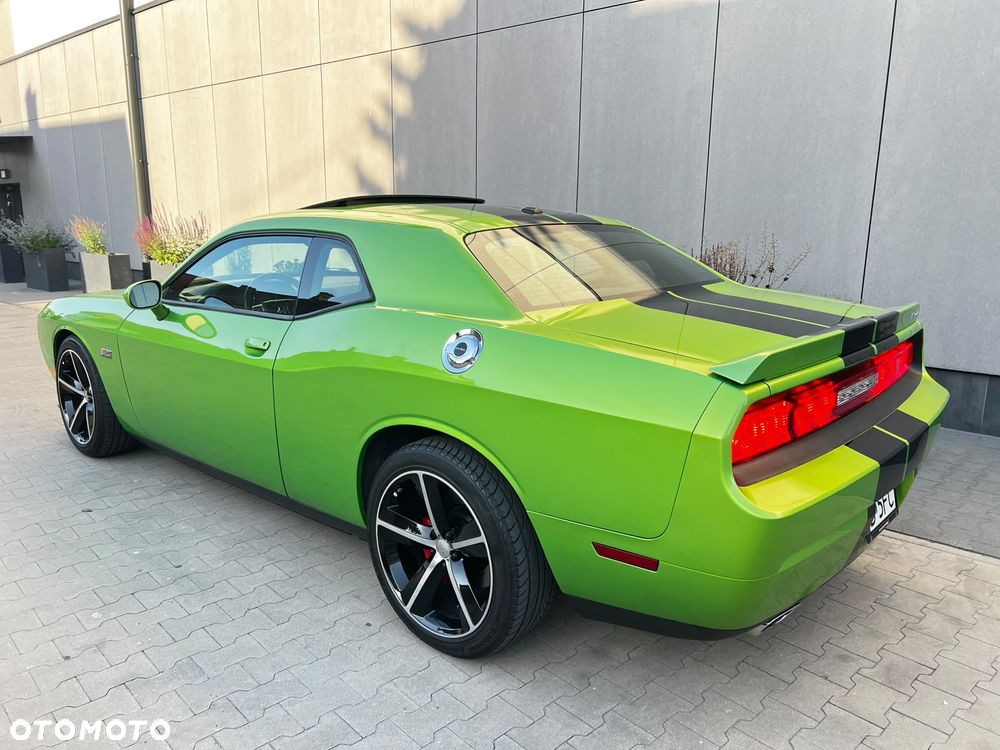 Dodge Challenger - 10