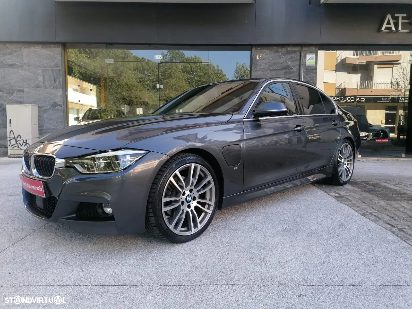 BMW 330 e iPerformance Pack M - 29