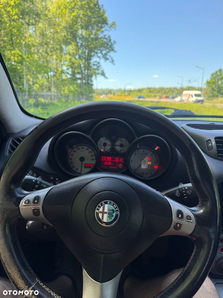 Alfa Romeo GT 1.9JTD 16V Impression - 10