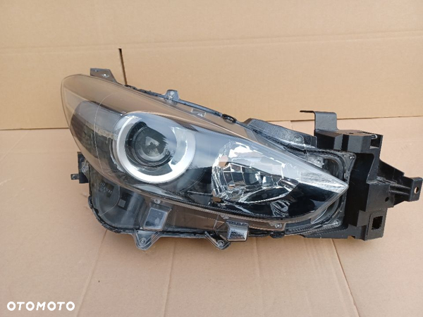 Lampa przednia prawa Mazda III 3 lift BSP451030