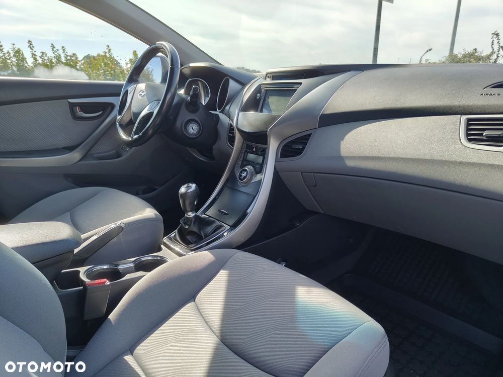 Hyundai Elantra 1.6 Comfort - 5