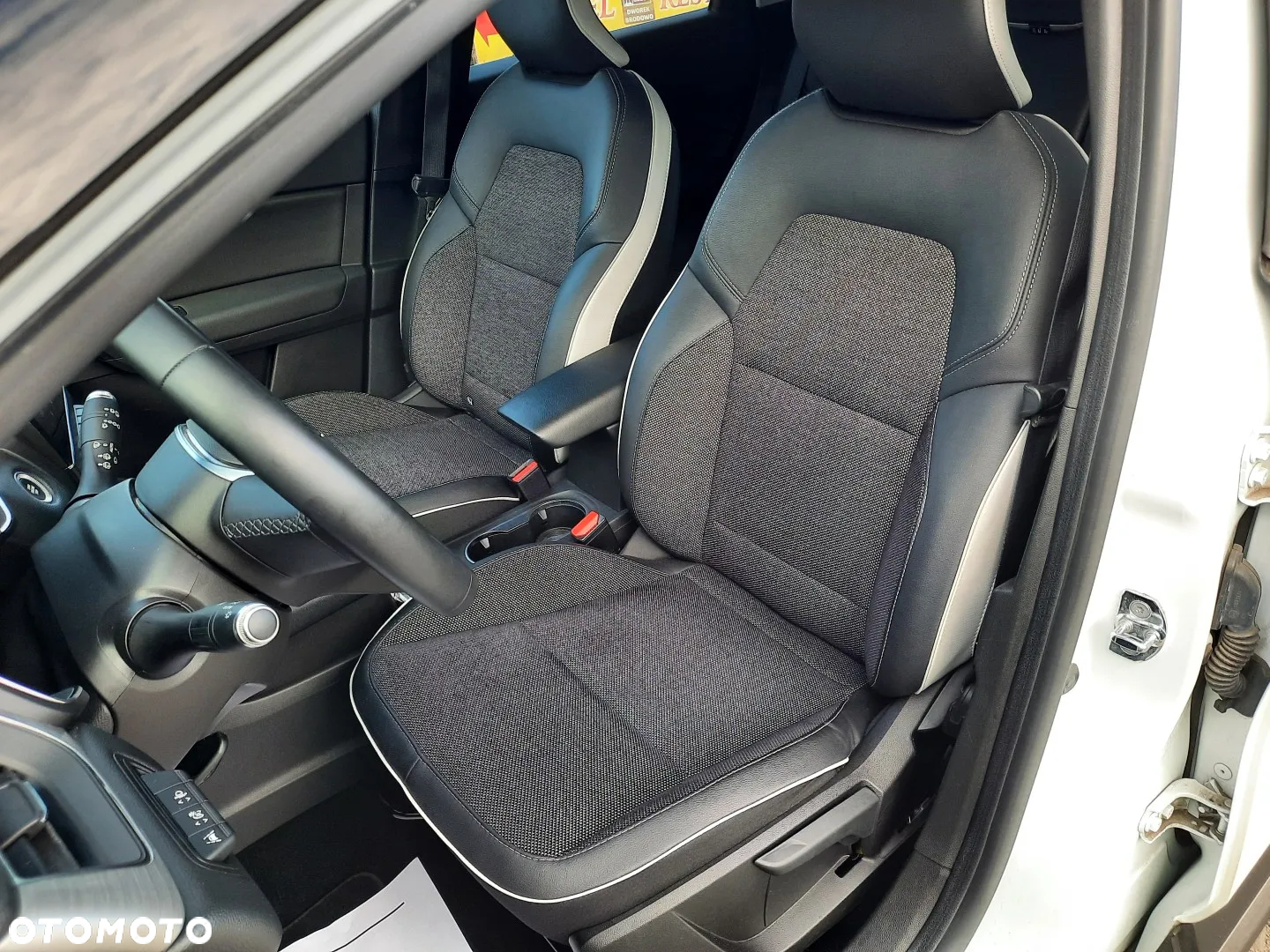 Renault Captur TCe Mild Hybrid 140 GPF EVOLUTION - 17