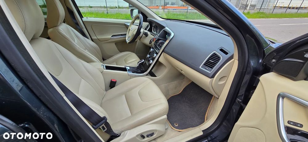 Volvo XC 60 D4 AWD Geartronic Summum - 18