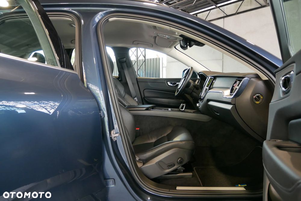 Volvo XC 60 B4 D Momentum Pro - 9