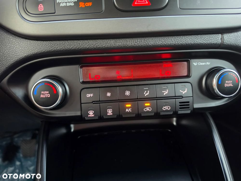 Kia Carens 1.7 CRDi XL 7os - 37
