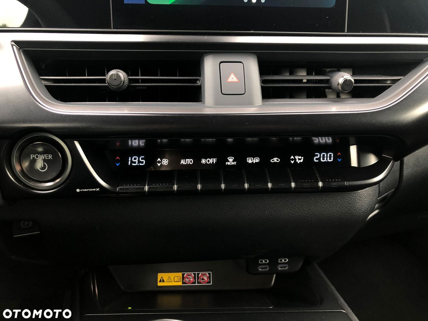 Lexus UX - 27