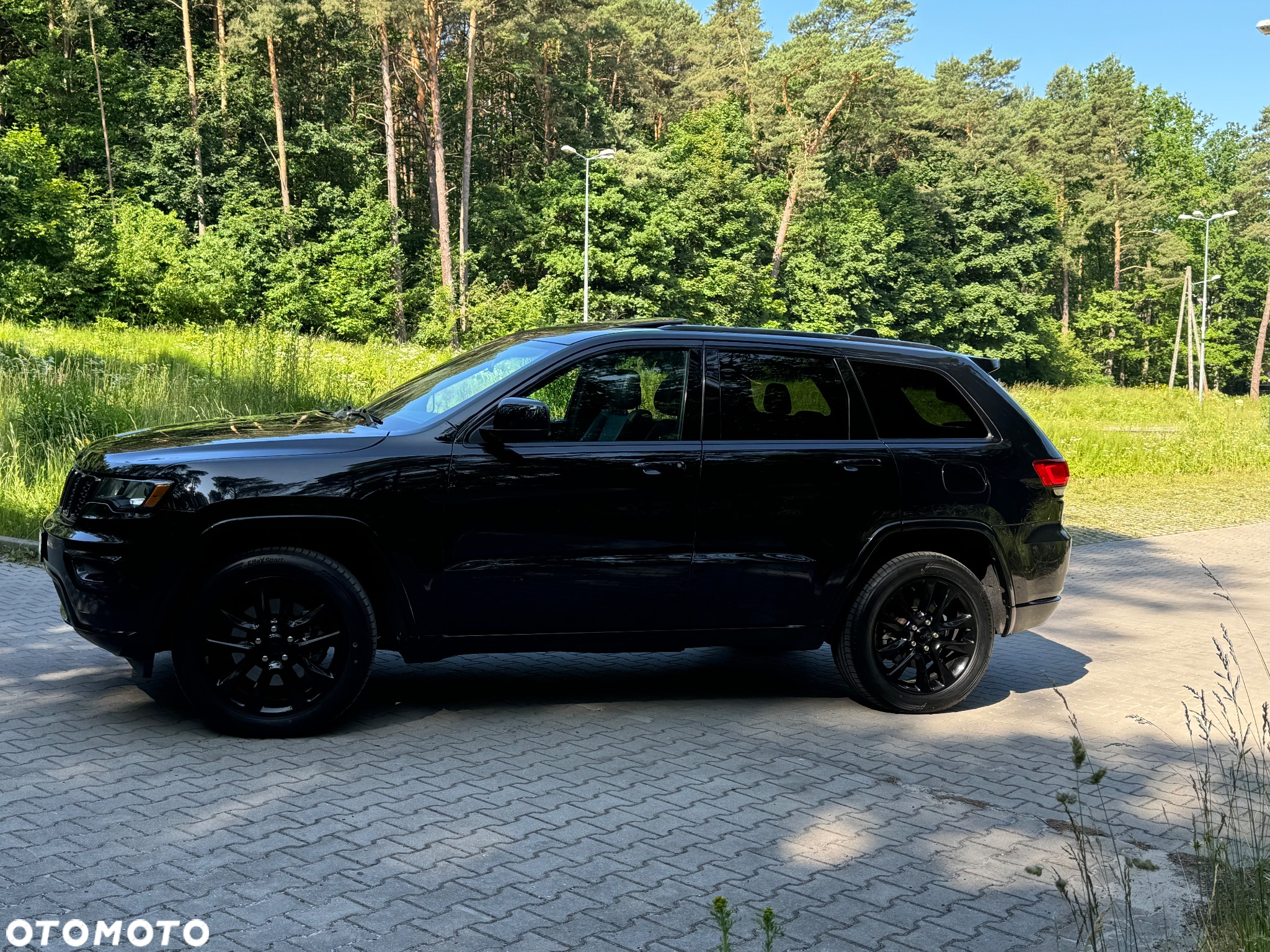 Jeep Grand Cherokee - 24