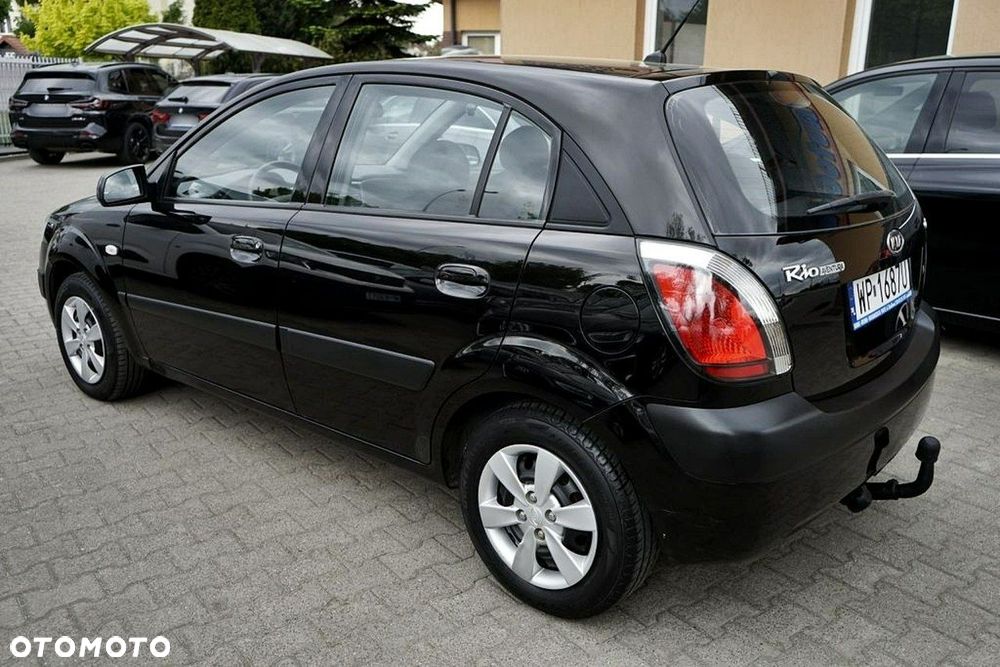 Kia Rio - 4