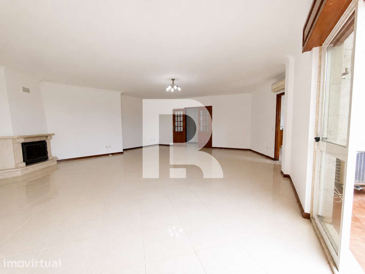 Apartamento T2 c/ Box fechada na Urbª de Fitares - Grande imagem: 5/27