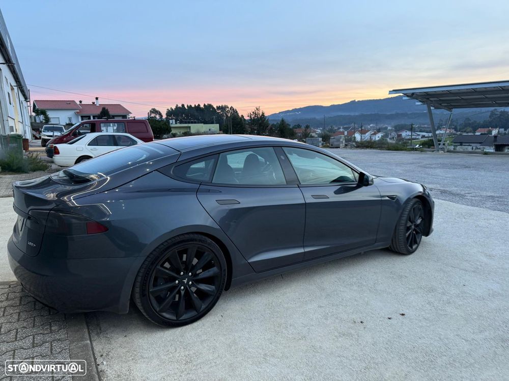 Tesla Model S - 4