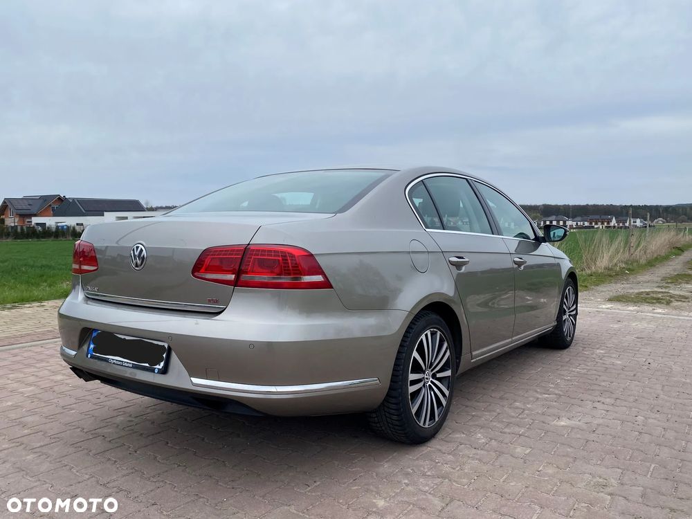 Volkswagen Passat - 4