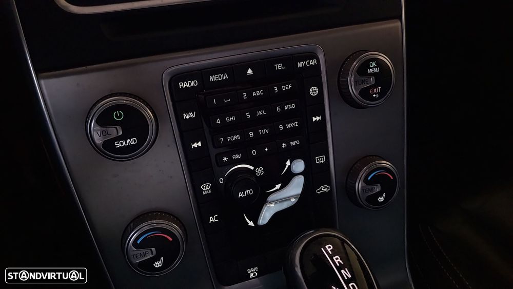 Volvo V60 D6 Plug-In-Hybrid AWD Geartronic Summum - 12