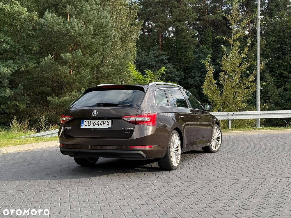Skoda Superb 2.0 TDI 4x4 L&K DSG - 6
