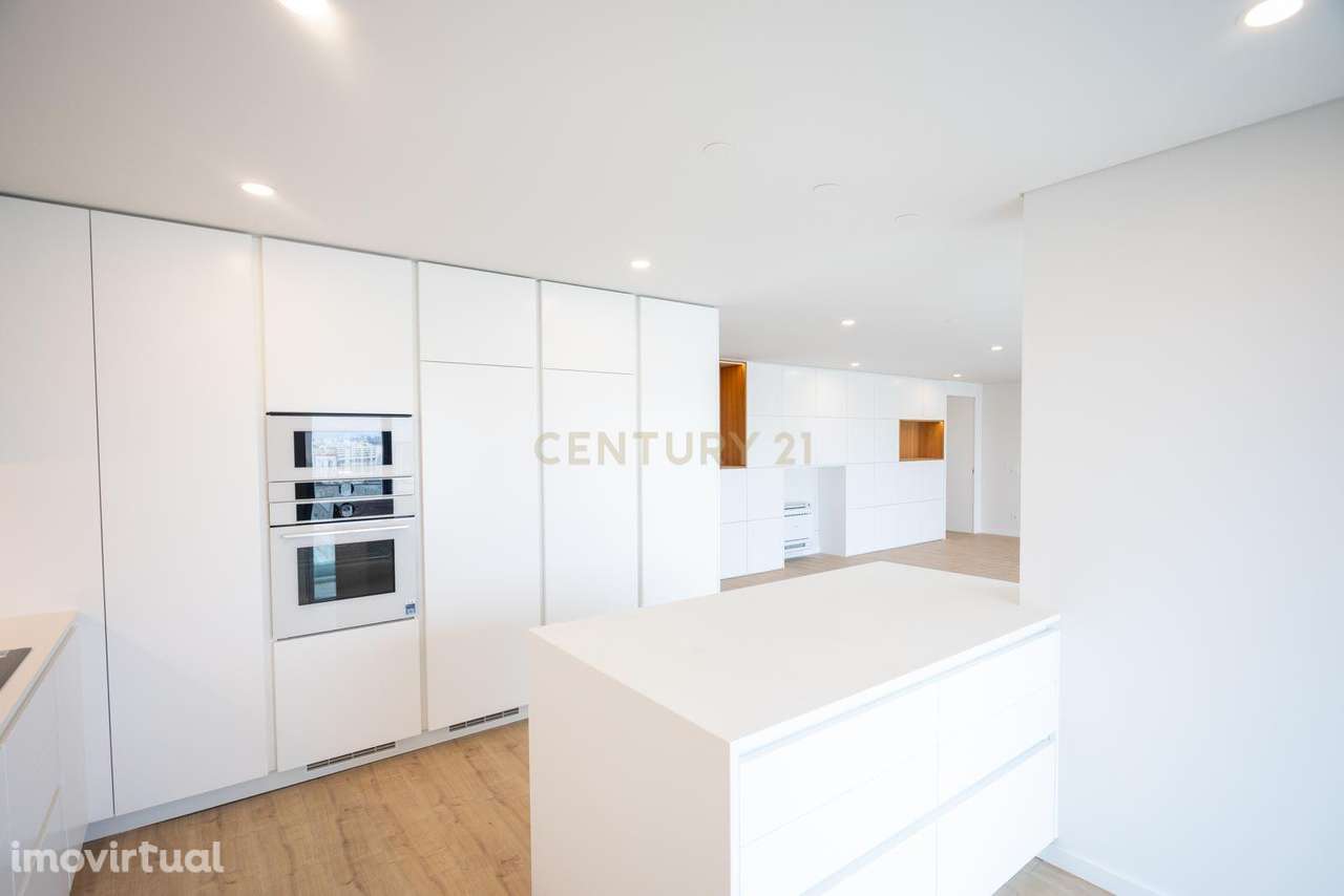 Apartamento T4 com estacionamento e piscina - Areeiro - Grande imagem: 3/17