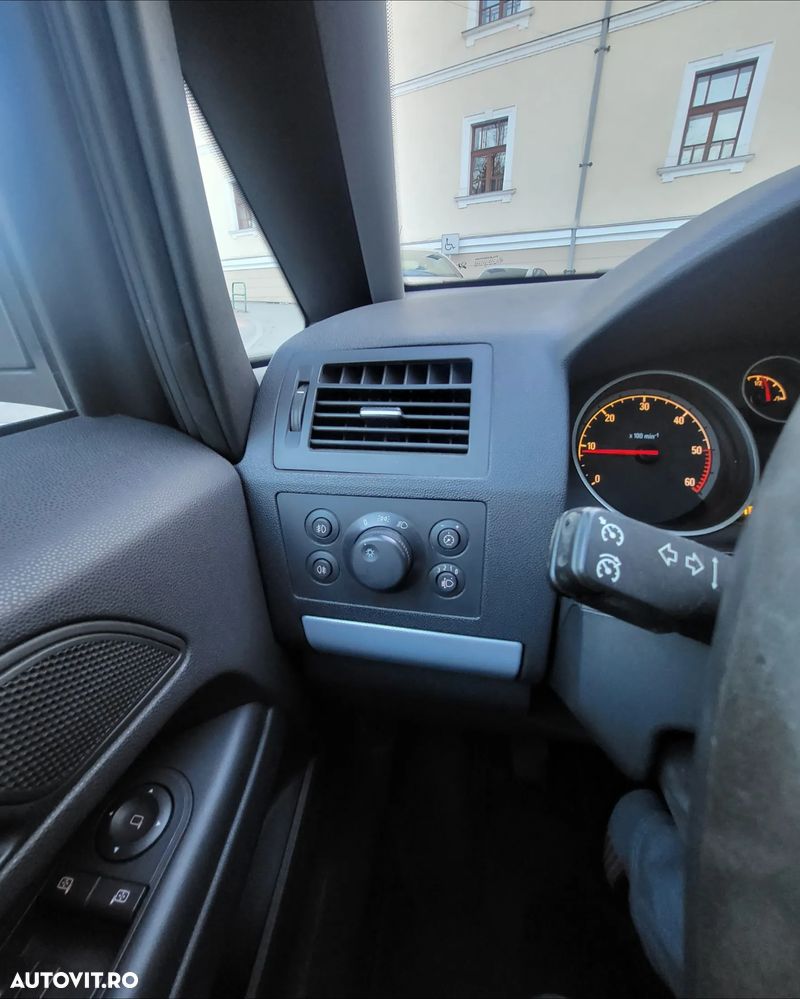 Opel Zafira 1.9 CDTI - 11