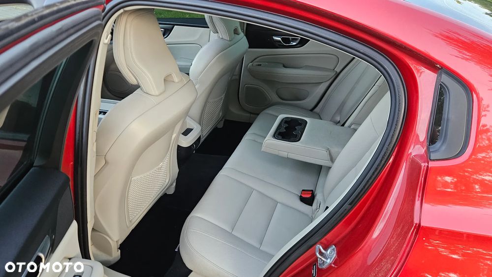 Volvo S60 T6 AWD Momentum Pro - 25