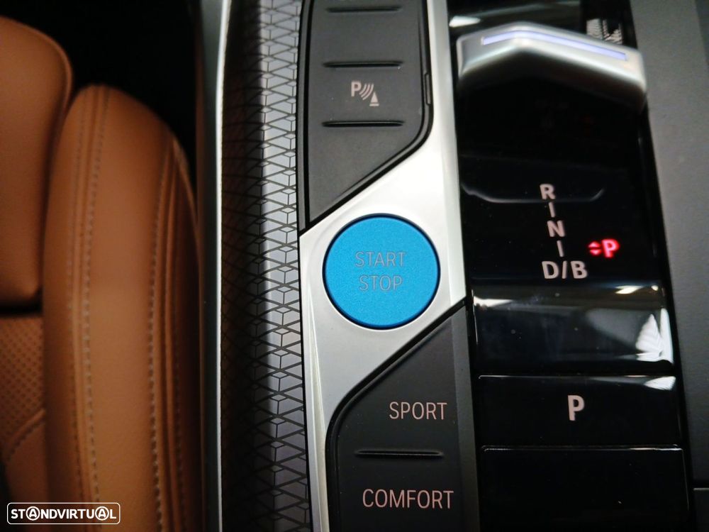 BMW i4 eDrive40 Edição Desportiva M - 25
