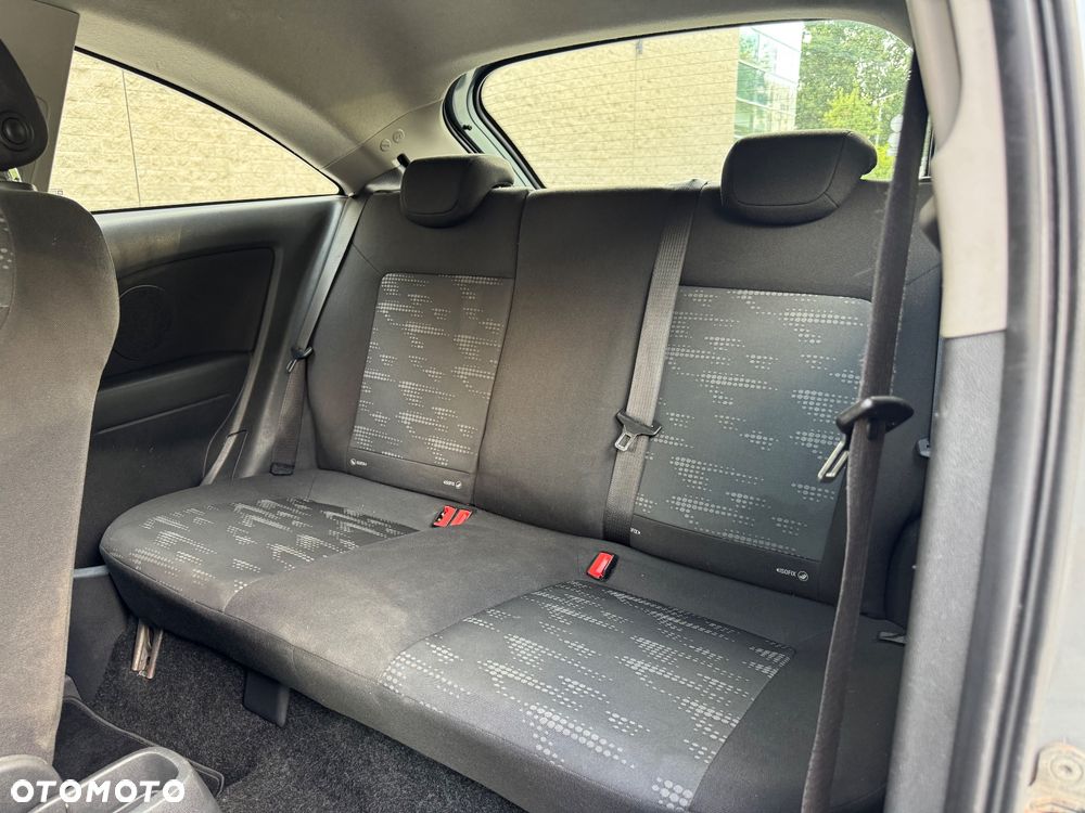 Opel Corsa 1.2 16V Enjoy - 11