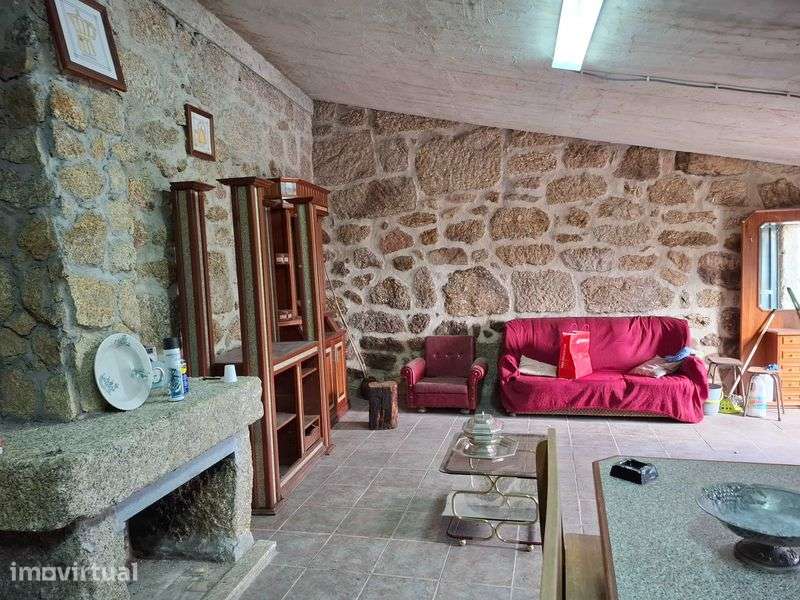 Casa Rústica e terrenos - Grande imagem: 5/7