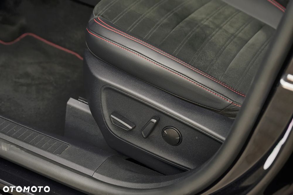 Ford Kuga 2.0 EcoBlue 4x4 ST-LINE X - 31