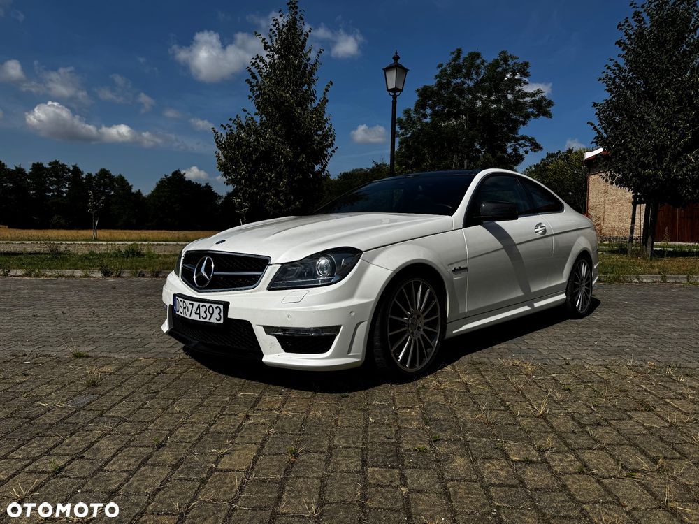 Mercedes-Benz Klasa C 63 AMG Coupe AMG SPEEDSHIFT MCT AMG Performance Package - 3
