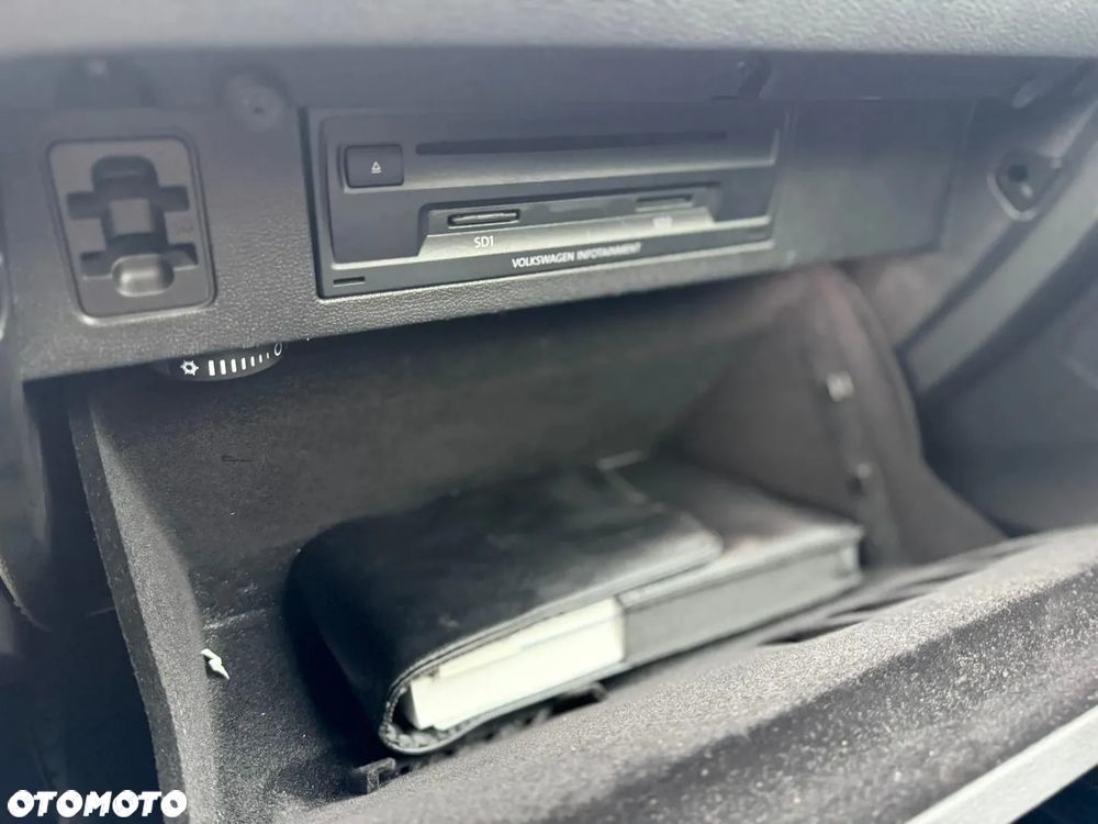 Volkswagen Passat - 25