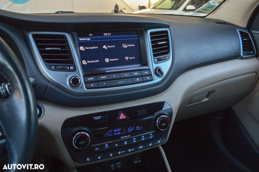 Hyundai Tucson blue 1.7 CRDi 2WD DCT Premium - 36