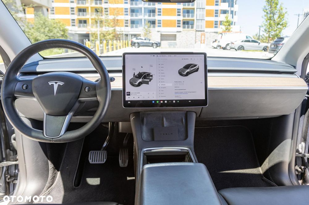 Tesla Model Y Long Range Dual Motor AWD - 8