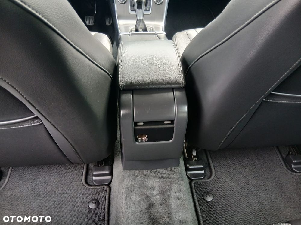 Volvo V60 D3 Summum - 35