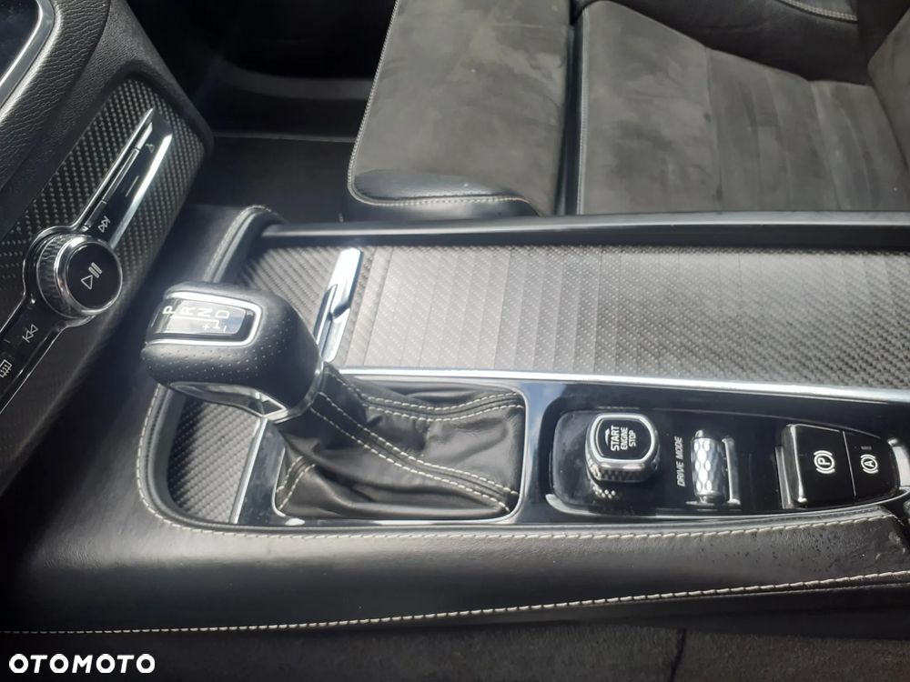 Volvo XC 90 D4 FWD R-Design 7os - 21
