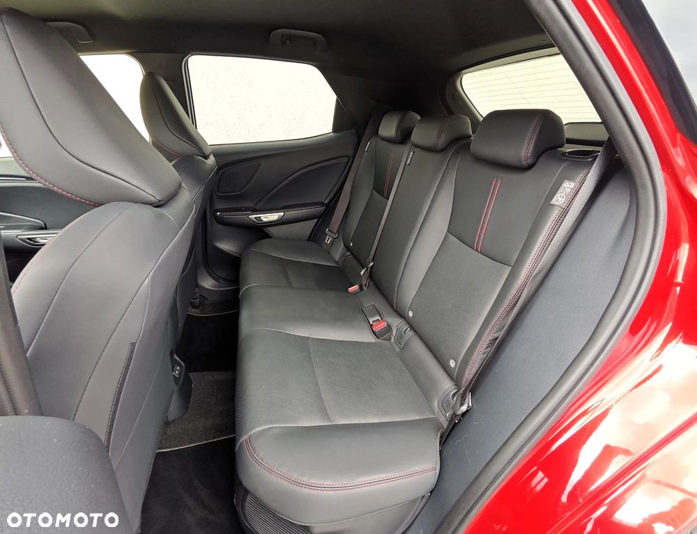 Lexus LBX 1.5 Hybrid Emotion - 10