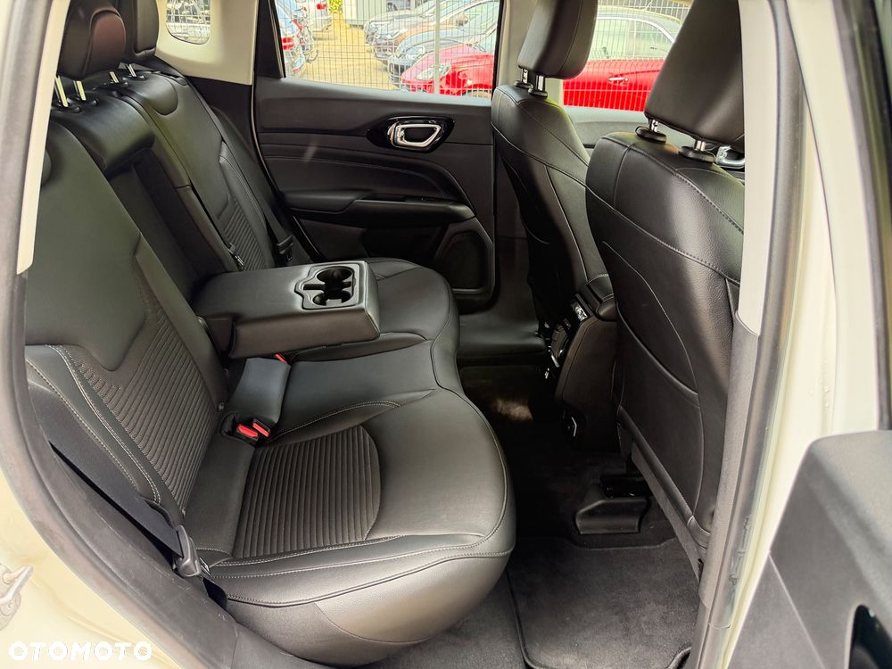 Jeep Compass - 32