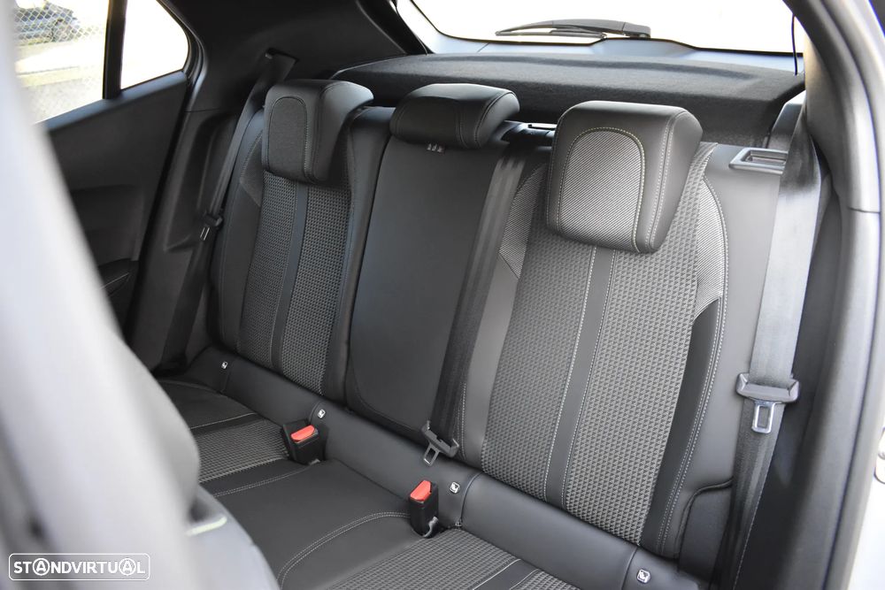 Peugeot 2008 1.2 PureTech GT Line - 11