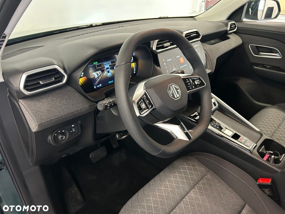 MG ZS Hybrid+ - 11