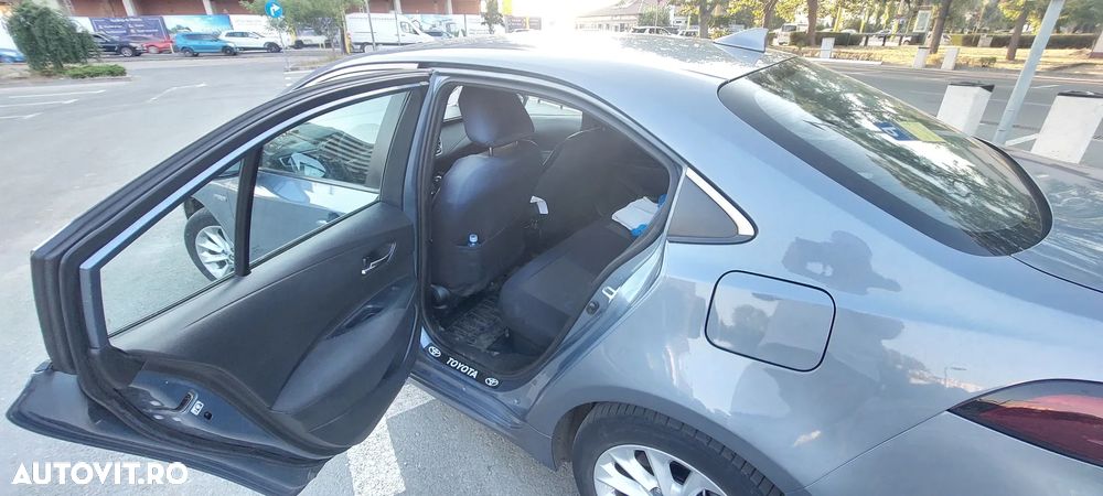 Toyota Corolla Sedan 1.8 HSD Business - 13