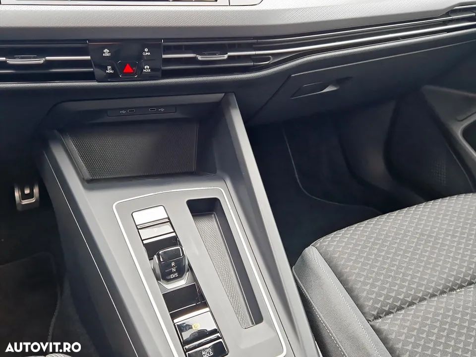 Volkswagen Golf 1.5 eTSI ACT DSG MHEV Life - 17