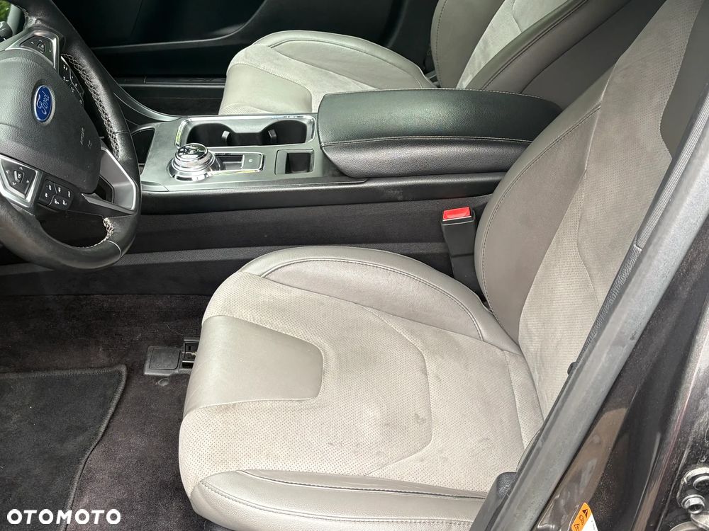 Ford Fusion - 4