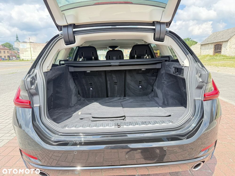 BMW Seria 3 318d mHEV - 28