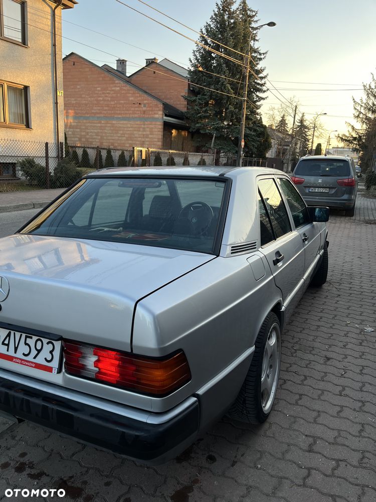 Mercedes-Benz W201 (190) - 10
