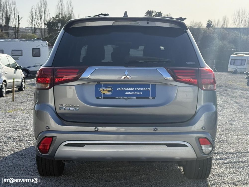 Mitsubishi Outlander 2.4 Instyle - 12