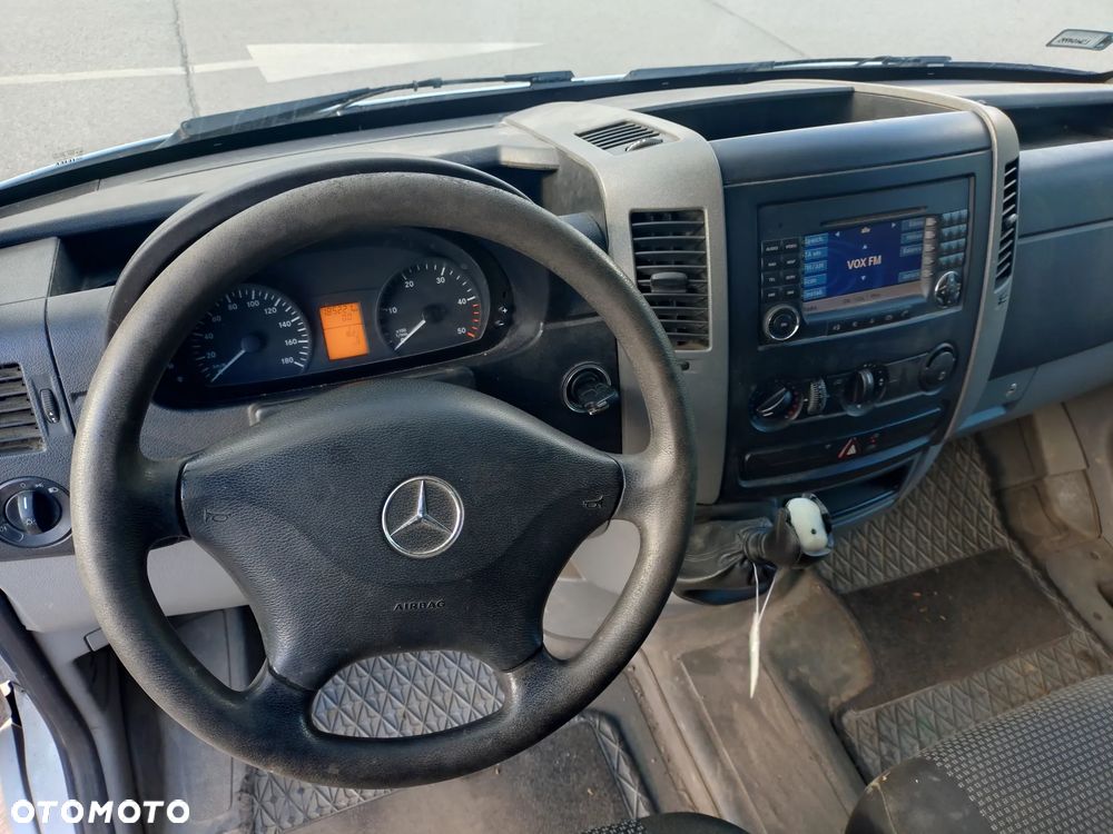 Mercedes-Benz Sprinter - 2