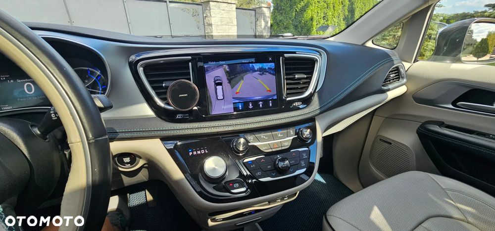 Chrysler Pacifica - 25