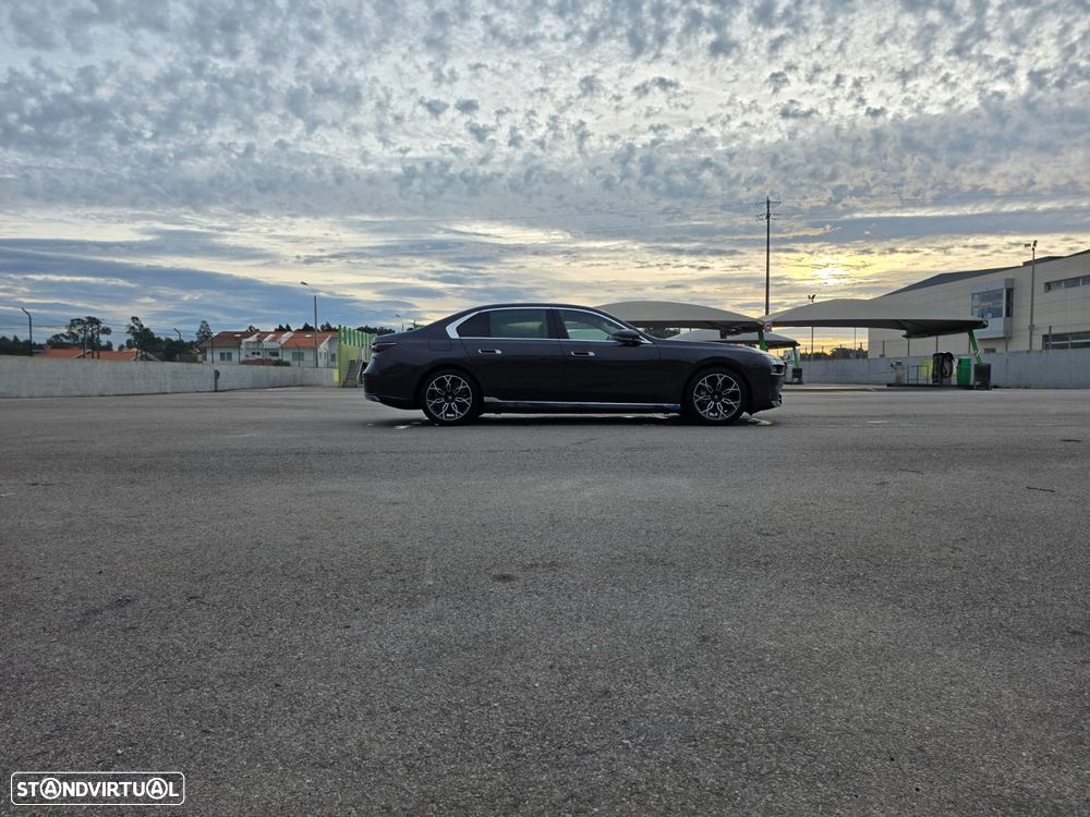 BMW i7 - 4