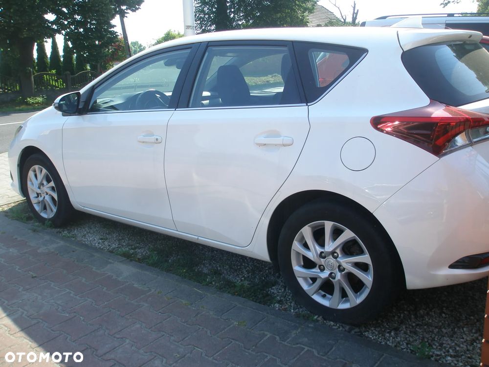 Toyota Auris 1.2 T Prestige - 24